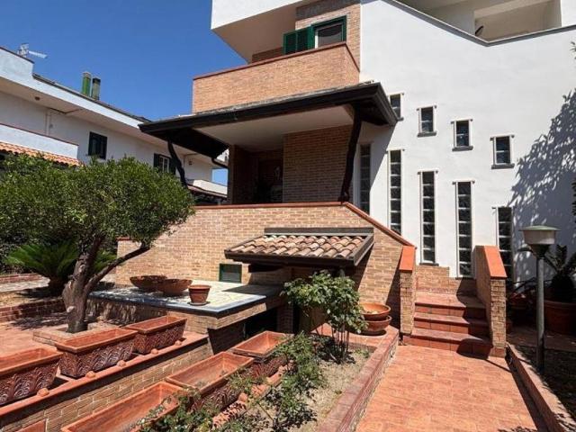 Villa Indipendente in affitto a Giugliano In Campania, Campania