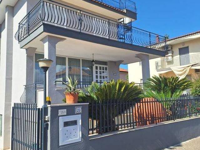 Villa Indipendente in affitto a Giugliano In Campania, Campania
