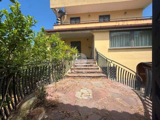 Villa Indipendente in affitto a Giugliano In Campania, Campania