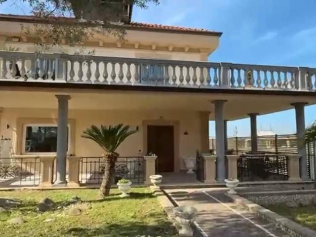 Villa Indipendente in affitto a Giugliano In Campania, Campania