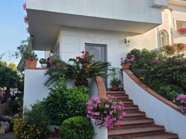 Villa Indipendente in affitto a Giugliano In Campania, Campania