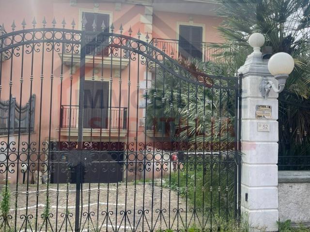 Villa Indipendente in affitto a Giugliano In Campania, Campania