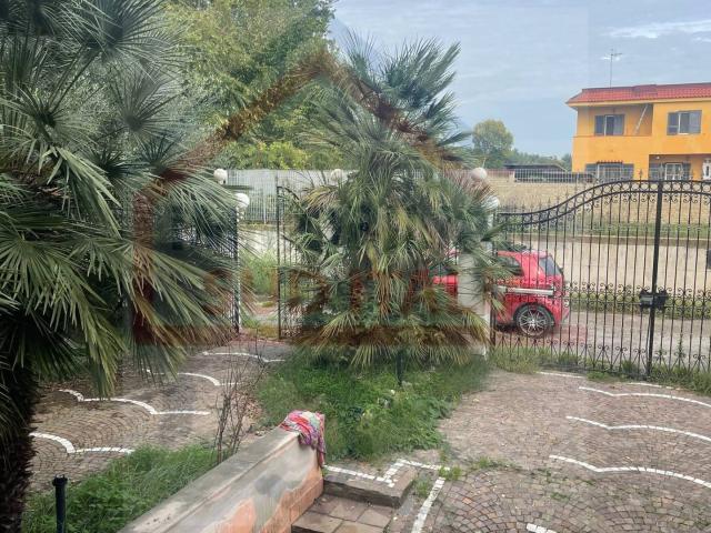 Villa Indipendente in affitto a Giugliano In Campania, Campania