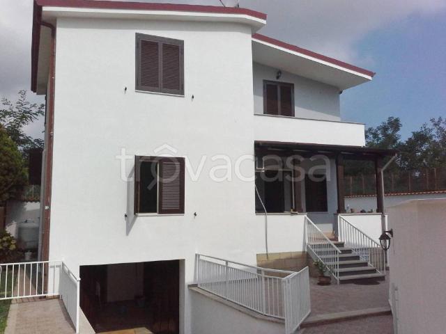 Villa Indipendente in affitto a Giugliano In Campania, Campania