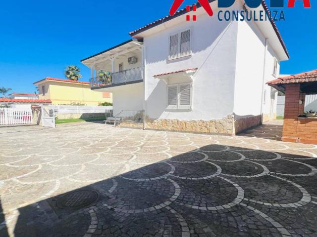 Villa Indipendente in affitto a Giugliano In Campania, Campania