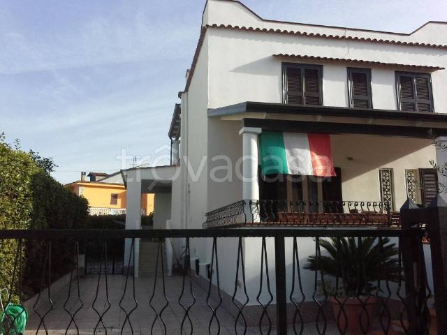 Villa Indipendente in affitto a Giugliano In Campania, Campania