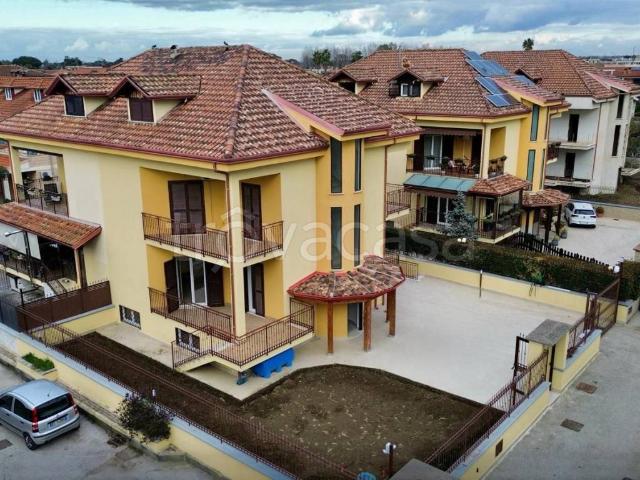 Villa Indipendente in affitto a Giugliano In Campania, Campania