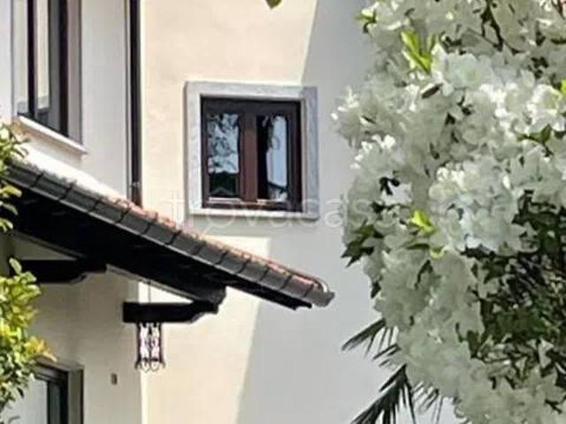 Villa Indipendente in affitto a Grantola, Varese