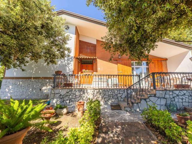 Villa Indipendente in affitto a Squarciarelli, Grottaferrata