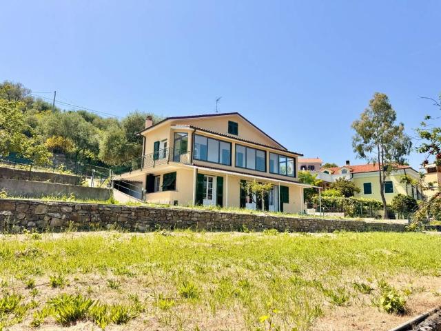 Villa Indipendente in affitto a Poggi Superiore, Imperia