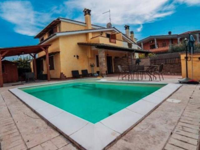 Villa Indipendente in affitto a Piane di Vaccina, Roma Capitale