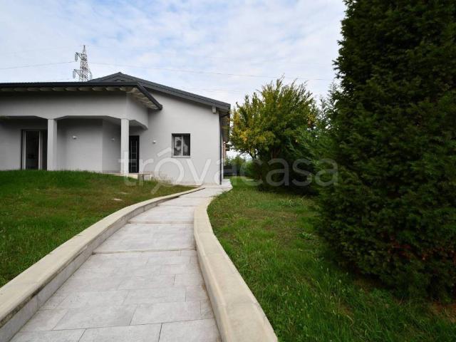 Villa Indipendente in affitto a Lallio, Bergamo