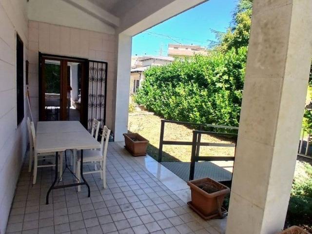 Villa Indipendente in affitto a Contrada Vetoio, L'Aquila