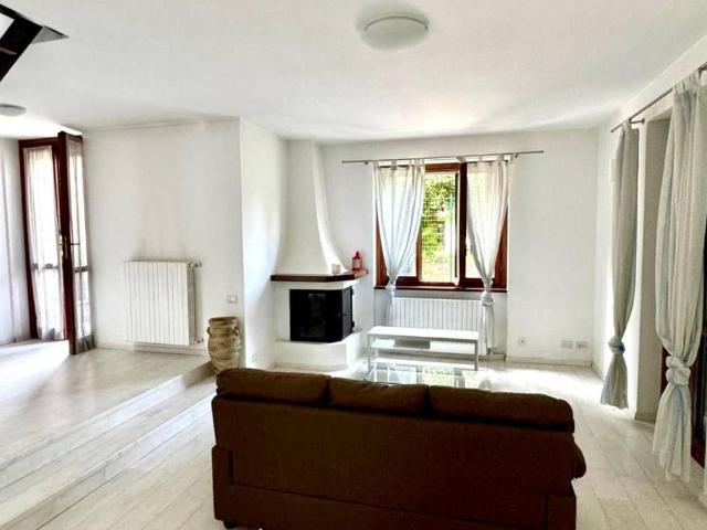 Villa Indipendente in affitto a Missirano, Lecco