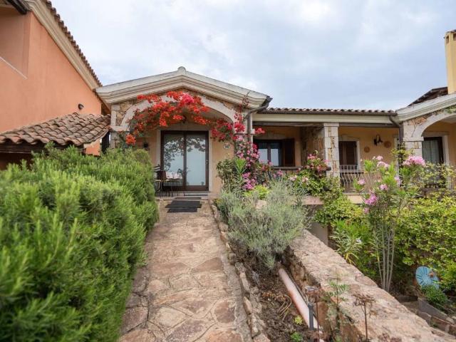 Villa Indipendente in affitto a Porto San Paolo, Sardigna/Sardegna