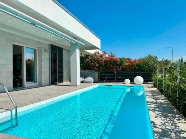 Villa Indipendente in affitto a Lonato del Garda, Brescia