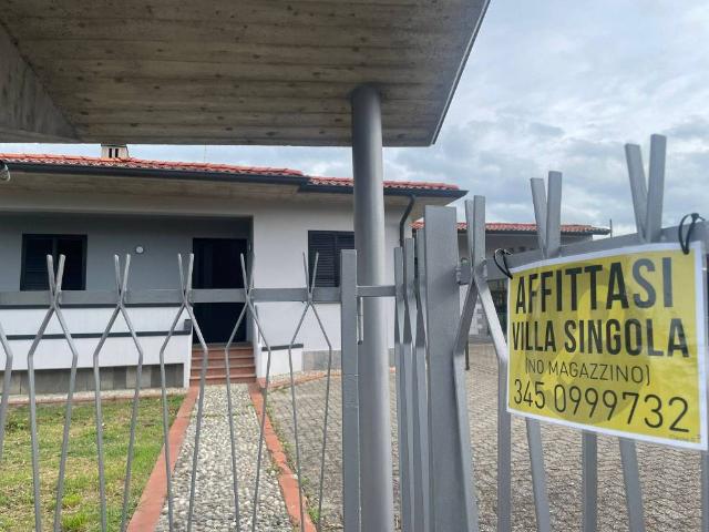 Villa Indipendente in affitto a Madone, Lombardia