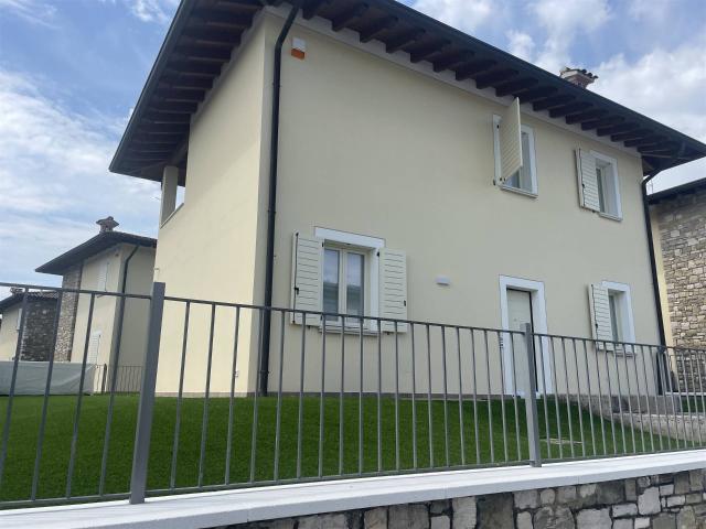 Villa Indipendente in affitto a Montinelle, Manerba Del Garda
