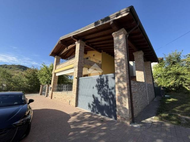 Villa Indipendente in affitto a Unione dei comuni del Distretto Ceramico, Maranello