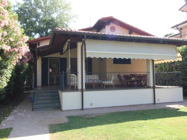 Villa Indipendente in affitto a Marina di Pietrasanta, Tonfano