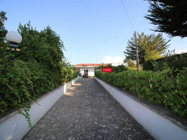 Villa Indipendente in affitto a Puglia, Taranto