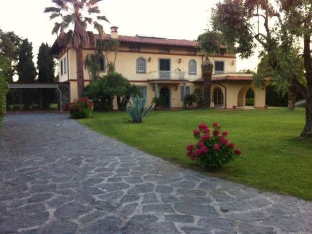 Villa Indipendente in affitto a San Carlo, Marina Di Massa