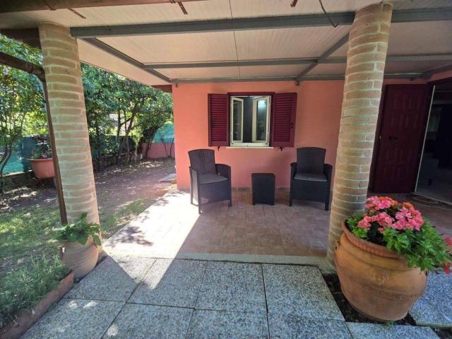 Villa Indipendente in affitto a Marina di Massa, Marina Di Massa