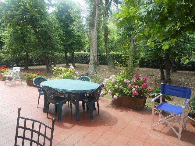 Villa Indipendente in affitto a Marina di Massa, Marina Di Massa