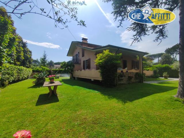 Villa Indipendente in affitto a Poveromo, Marina Di Massa
