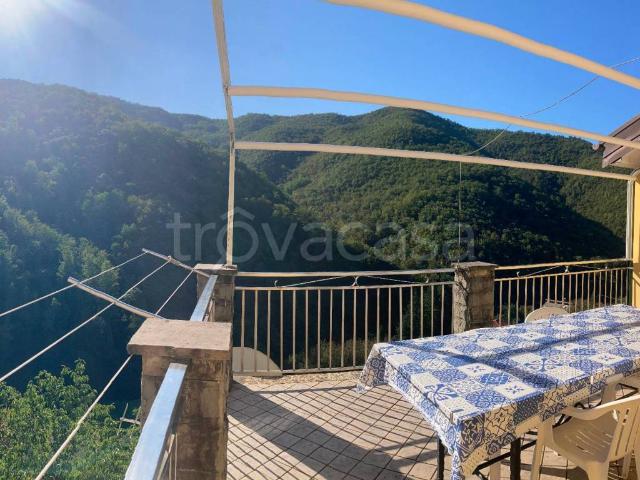 Villa Indipendente in affitto a Mezzanego, Liguria