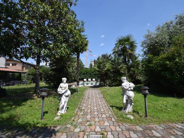 Villa Indipendente in affitto a Viale Monza, Milano