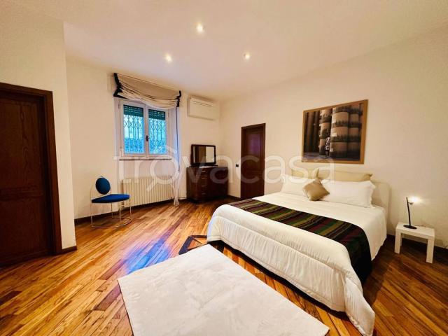 Villa Indipendente in affitto a Municipio 9, Milano