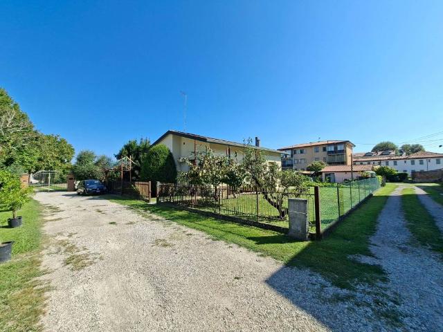 Villa Indipendente in affitto a Mira Vecchia, Mira Taglio