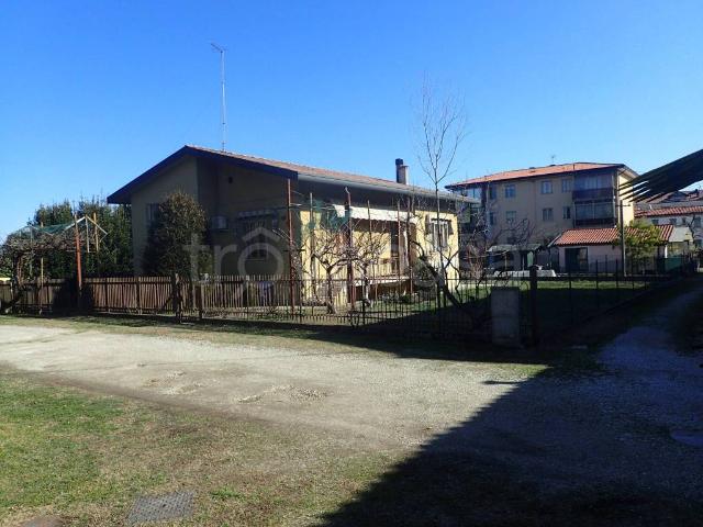 Villa Indipendente in affitto a Mira Vecchia, Mira Taglio