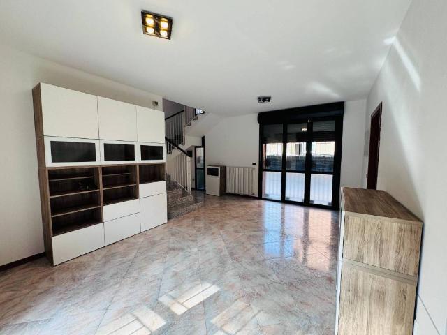 Villa Indipendente in affitto a Crocetta-San Lazzaro-Modena Est, Modena