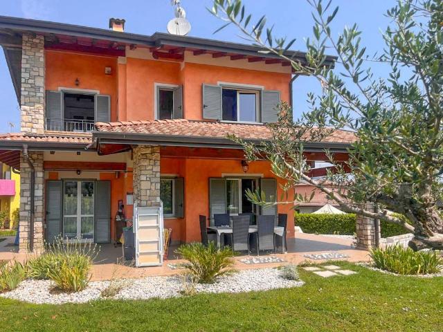 Villa Indipendente in affitto a Moniga Del Garda, Lombardia