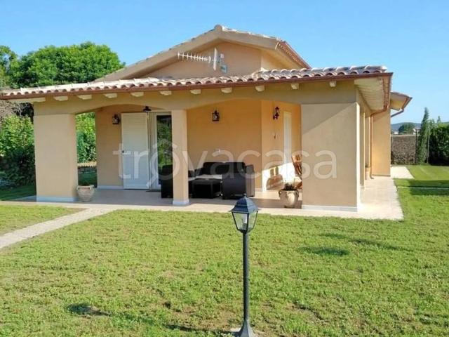 Villa Indipendente in affitto a Fabbreria, Campello Sul Clitunno