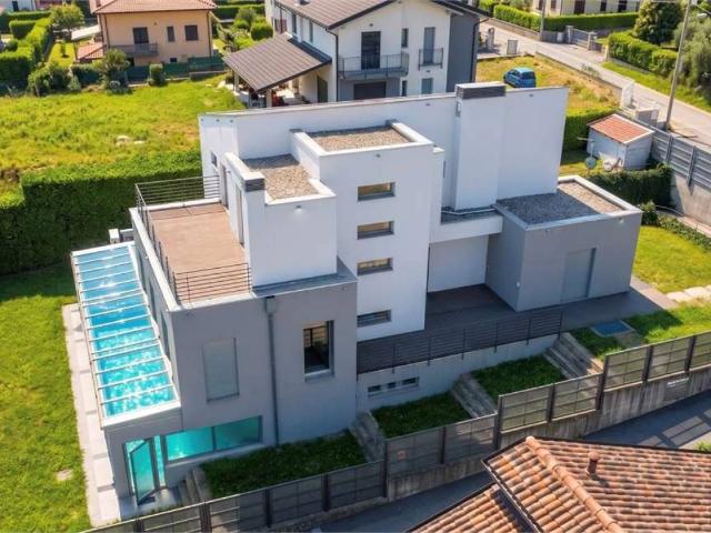 Villa Indipendente in affitto a Montano Lucino, Lombardia