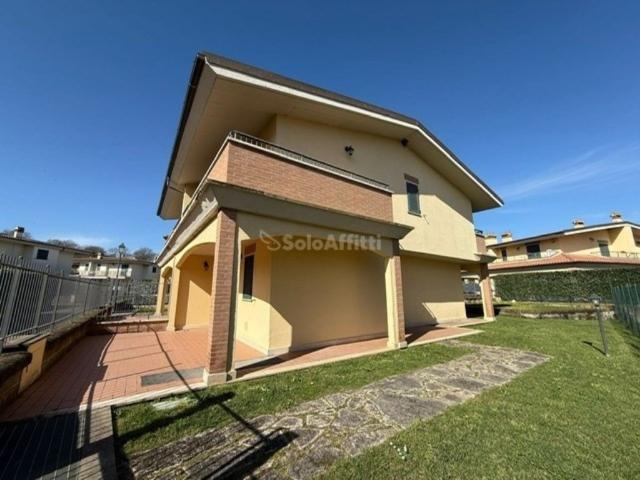 Villa Indipendente in affitto a Monterosi, Lazio