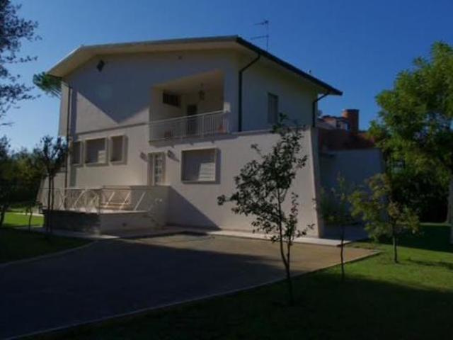 Villa Indipendente in affitto a Piazza, Montignoso