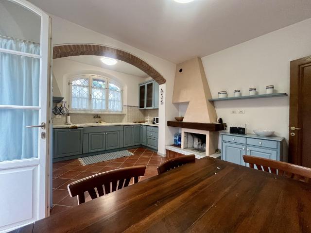 Villa Indipendente in affitto a Montignoso, Toscana
