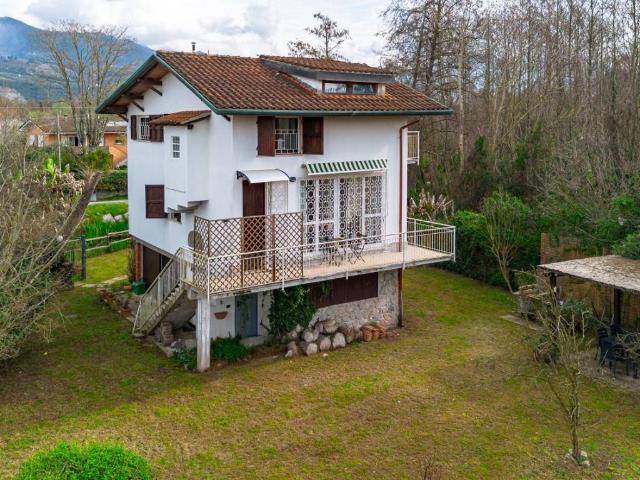 Villa Indipendente in affitto a Montignoso, Toscana
