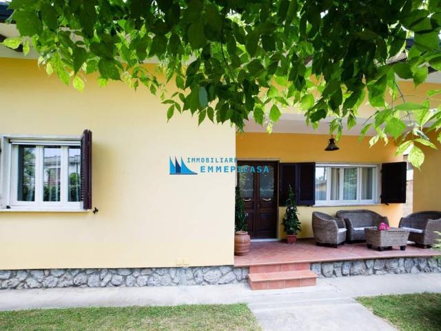 Villa Indipendente in affitto a Montignoso, Toscana