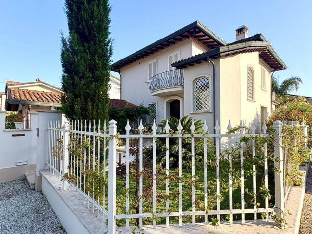 Villa Indipendente in affitto a Montignoso, Toscana