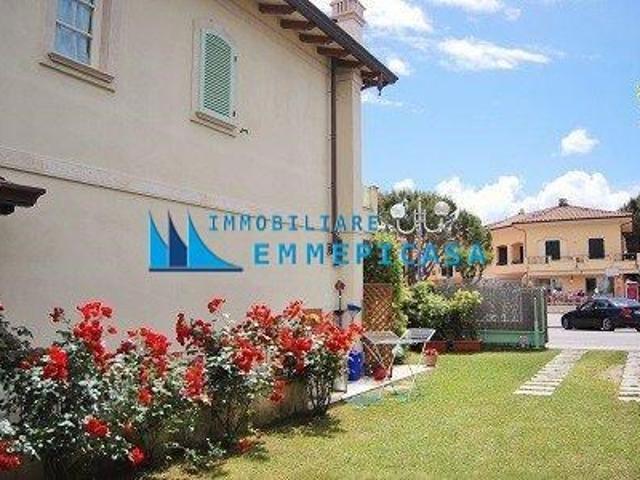 Villa Indipendente in affitto a Montignoso, Toscana