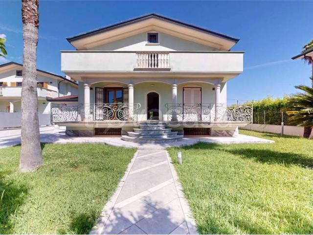 Villa Indipendente in affitto a Montignoso, Toscana