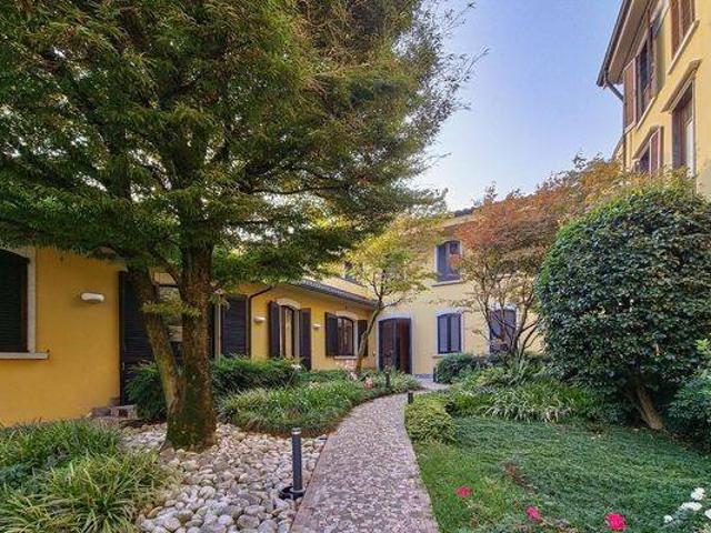 Villa Indipendente in affitto a Centro, Monza