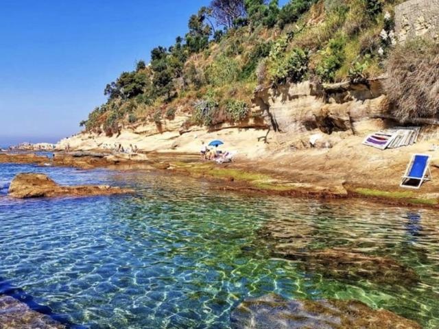 Villa Indipendente in affitto a Coroglio, Campania