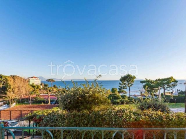 Villa Indipendente in affitto a Coroglio, Napola