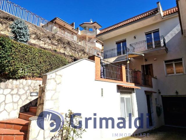 Villa Indipendente in affitto a Municipalità 1, Campania